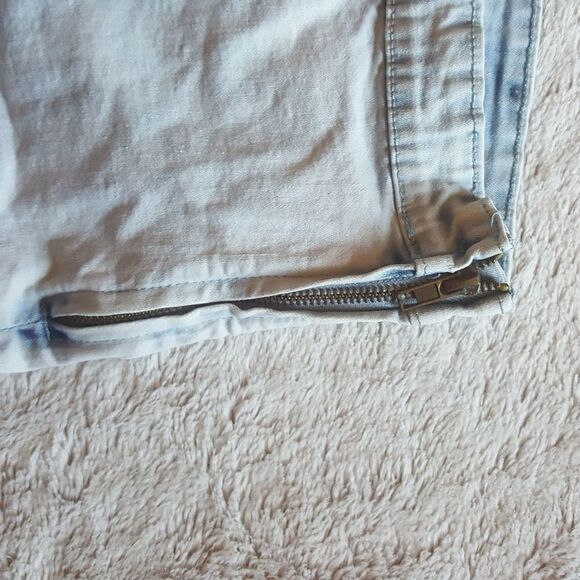 Forever 21 jean shorts Size 27 - Picture 4 of 4